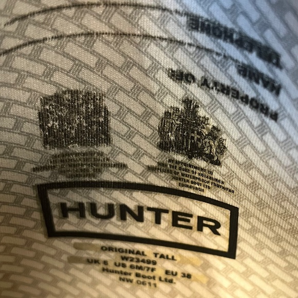 Hunter Rain Boots - Original Tall in Black size 6M/7F with Strap Flaw - Picture 10 of 10